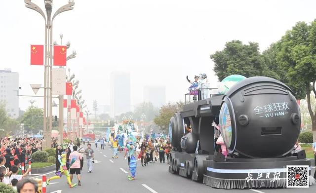 刚刚现身武汉街头，现场劲爆！“手机内存都不够用了”