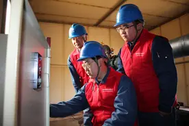 光明服务到田间 供电服务到地头图片