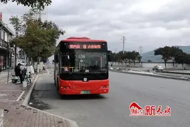 麦积区泉湖路封闭施工 4条公交线路临时绕行图片