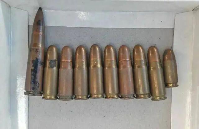 吓人！玉溪一老宅拆除现场挖出炮弹头