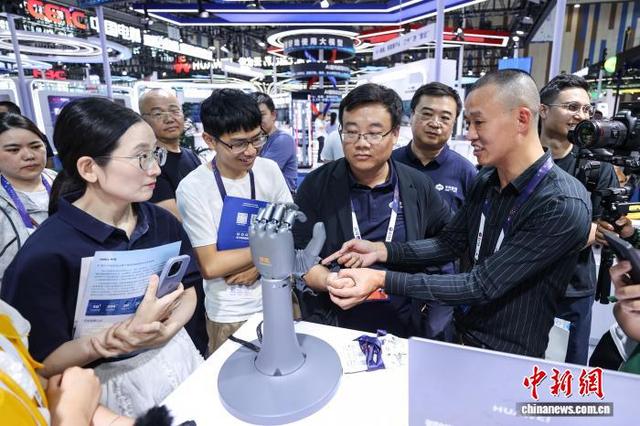 2025数博会落幕 谋划100个项目引资超463亿元