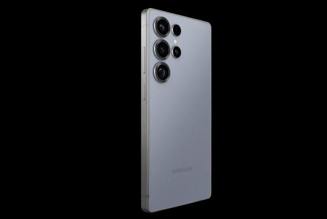 曝三星Galaxy S26 Ultra屏幕更大，三折叠10月发