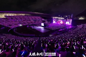 周深十周年演唱会首次家乡开唱  “蹦苗迪”唱新歌引发歌迷热捧图片