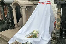 港媒：黄家驹墓碑遭破坏案，香港重案组接手调查图片