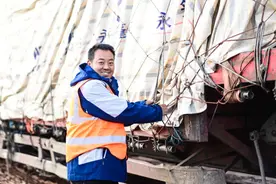 车轮滚滚 这里是卡车司机的温暖“减速带”图片