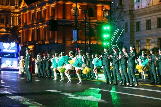 25辆花车盛装亮相黄浦江畔，上海旅游节打造“人民大众的节日”