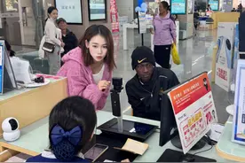服务无国界 温情迎外宾图片