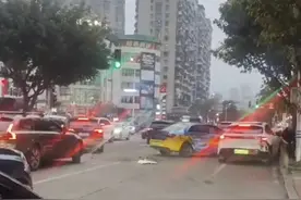 福建一司机街头猛撞出租车后持刀伤人？警方已介入图片
