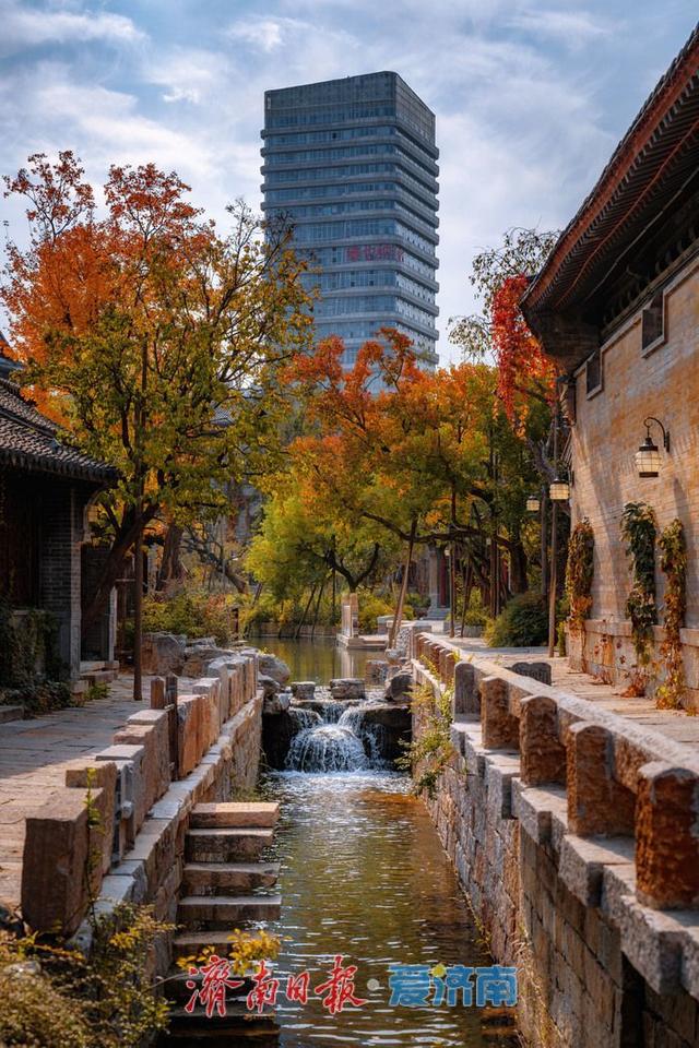 一年四季 泉在济南丨济南明水古城：秋日古意浓，水韵与斑斓交织的诗意画卷
