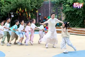 热评丨为家庭育儿“减负” 免费学前教育温暖启航图片