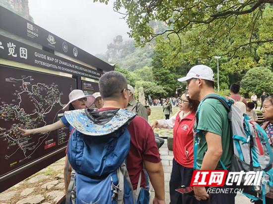 金鞭溪景区管委会“鸽子花”服务队“有温度”“有速度”“有力度”