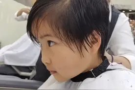 10岁女孩一刀剪去留了9年的长发，原因太暖图片