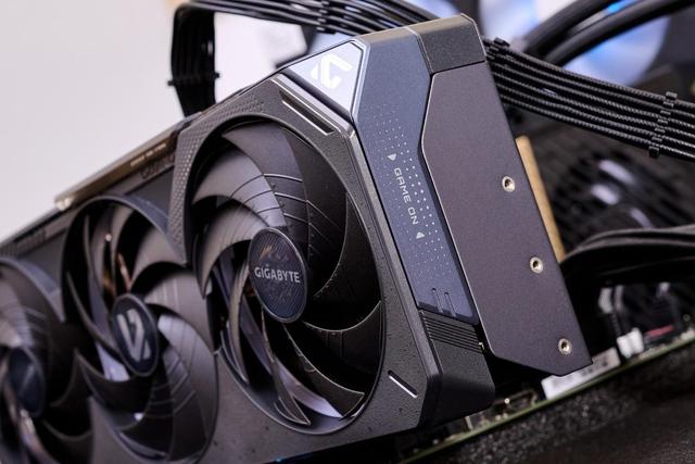 技嘉GeForce RTX 5070 Ti GAMING OC 魔鹰 16G显卡评测：中高端游戏与AI的性能怪兽