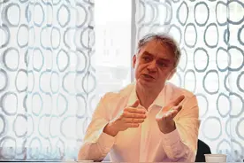 达索系统CEO：目标将AI模型训练成本降低至千万美元图片