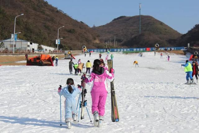 无烟花也璀璨！新年绿色亲子游，他们这么玩……