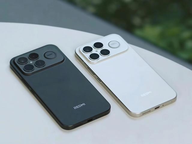 小米 REDMI K90 Pro Max 手机配备后置扬声器，可实现振动清灰