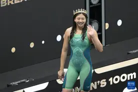 游泳——世界杯新加坡站：唐钱婷夺得女子100米蛙泳冠军图片