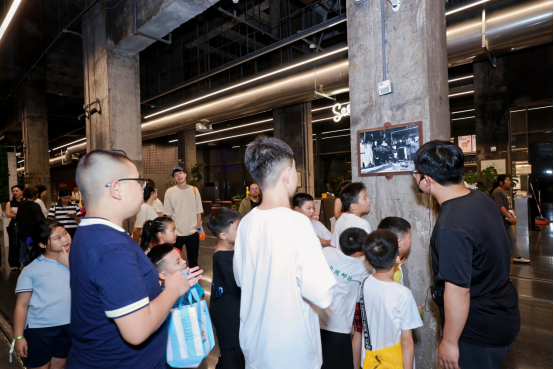 “晚风拂过高炉，书香对话钢火”杭州夏夜研学解锁“钢铁是怎样炼成的”