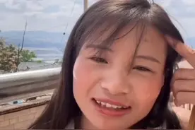 百万网红小英透露想让女儿出国留学，曾因“送养女孩”引热议图片