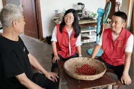 雅安市监局驻村工作队：微光成炬映初心  用言行将“驻村”转化为“助村”图片