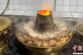 （新春走基层）山西新绛铜火锅：一锅纳“百味” 围炉觅年味图片