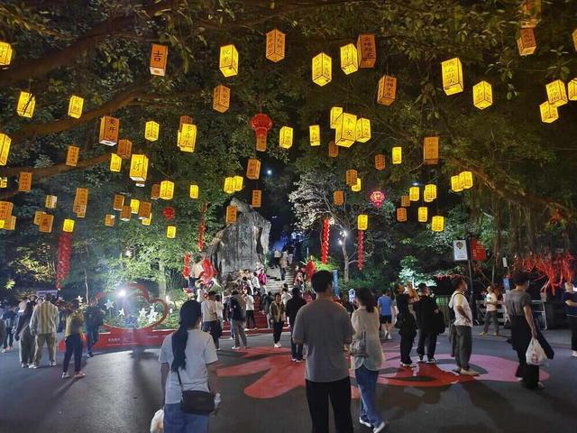 风车转转，广州重阳登高人气旺、暖意浓