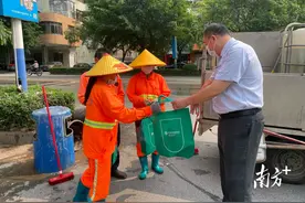 “五一”送清凉，阳江农行为户外劳动者提供暖心服务图片