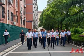曾建华带队督导衡阳县第三中学高考准备工作图片