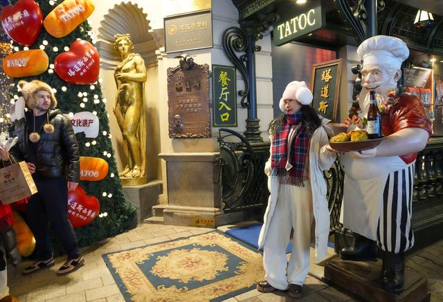 “冰城”百年老街的璀璨冬夜