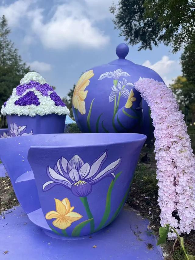 奇迹花园开启“奶龙的花花世界”，今秋的郊野公园变样了！