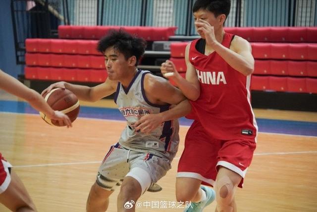 中国女篮83-86不敌云南财大男篮