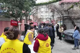 新昌居民区主题党日便民服务零距离，雷锋精神再传承图片