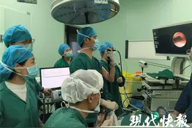 一夜憋气400余次！男子手术因此暂停图片
