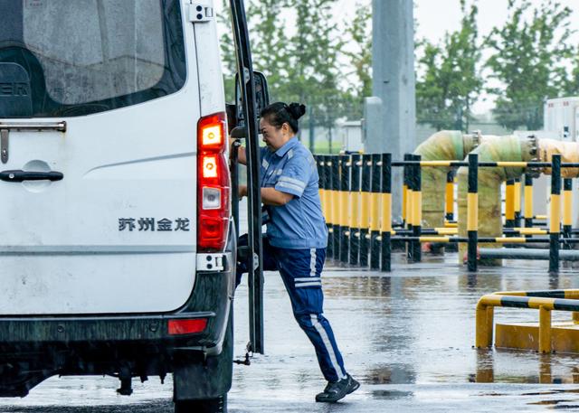 多图直击！青岛机场全力应对强降雨天气