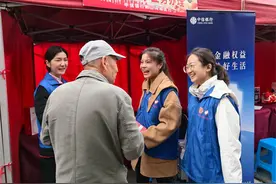 中信银行上海分行积极开展“3·15”金融消费者权益保护教育宣传活动图片