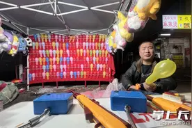 新春走基层｜扬帆夜市摊主：“趁着年轻多奋斗！”图片