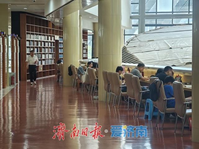 高温天里的“书香清凉”，济南图书馆成西客站片区热门打卡地