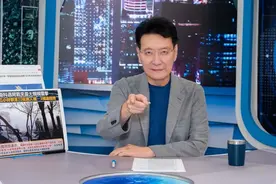 赵少康今日复出，继续主持《少康战情室》图片