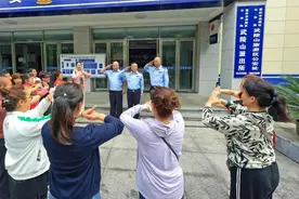 重庆：“余水情深工作室”绘就警民和谐美景图片