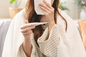 女子不明原因持续高烧40度，身上这个“标记”锁定元凶！出行要警惕这些图片