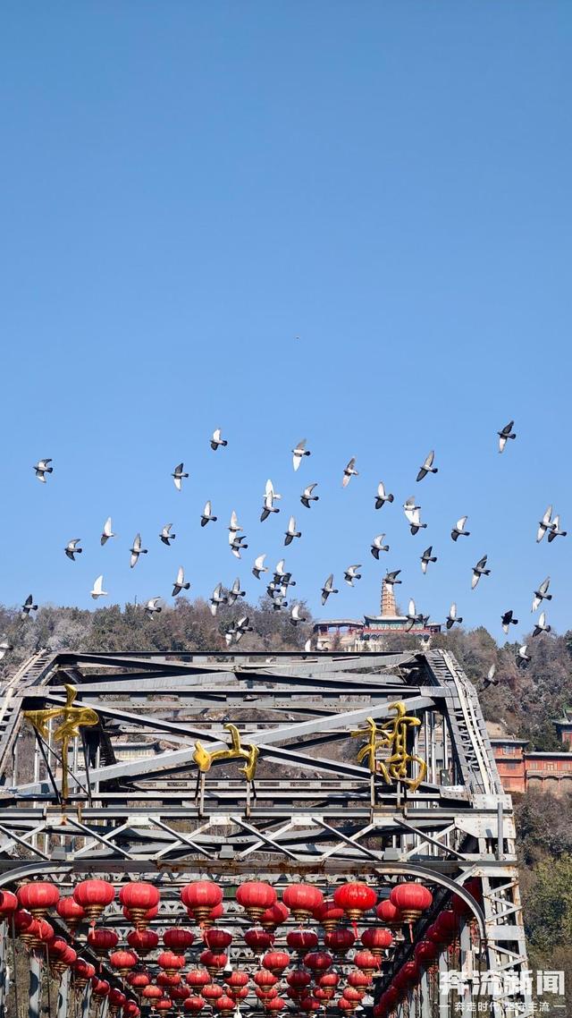 图集丨兰州邂逅今冬首场浪漫雪景