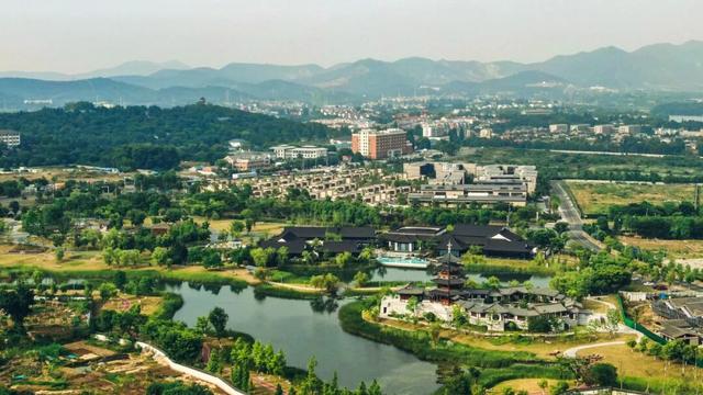 本周六锁定汤山矿坑！看免费演出逛热闹市集，2026「水韵江苏・邀您过大年」我们不见不散！