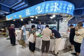 东海梭子蟹大批量上市，杭州市场价格也便宜了，接下来还会更香图片