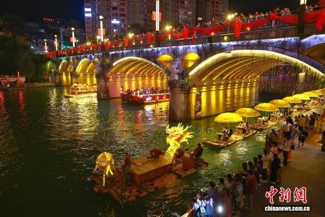 湖北宣恩：“仙山贡水”美景醉游人