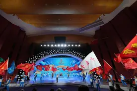 第十四届全国冬季运动会闭幕图片