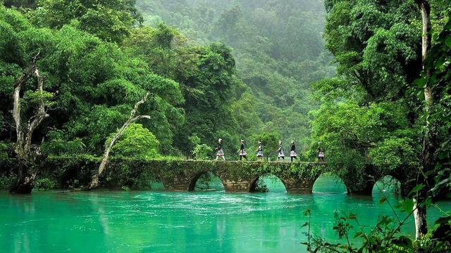 “码”上游贵州丨318元解锁2日游！夜赏西江苗寨千户灯火，日探荔波七孔仙境