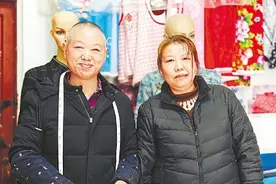 山里裁缝铺 裁出新年衣图片