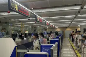 暑运第一周，昆明机场口岸出入境人员达5万人次图片