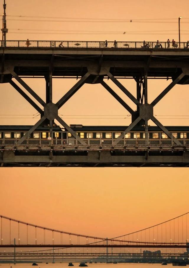 热干面遇见蒸烧卖，开启一场跨越2000公里的季节约会