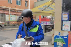 【新春走基层】春节快递不打烊，快递员权益不打折图片